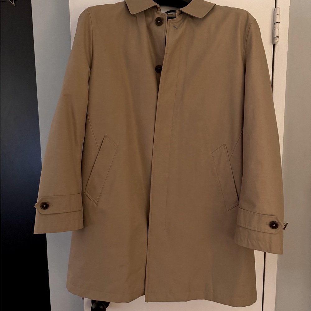 Great rain jacket with liner. Classic jacket that will always be in style.